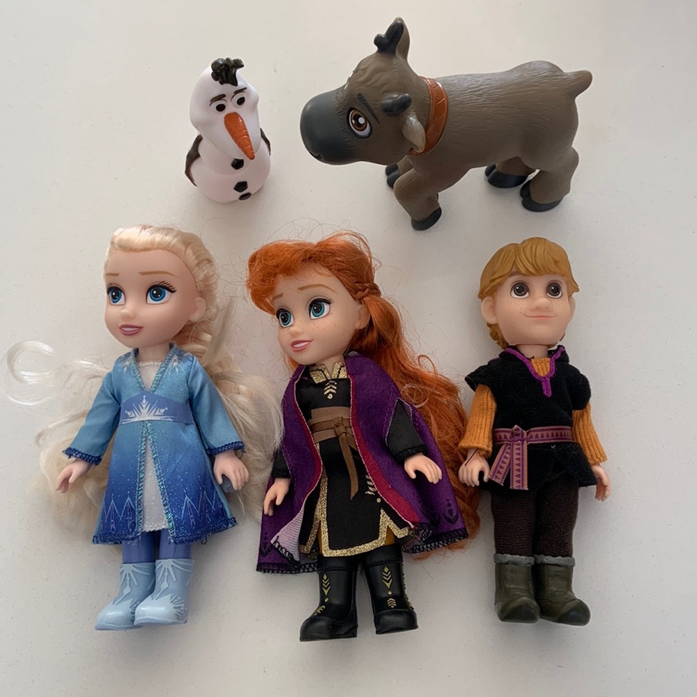 Frozen 2 deluxe petit doll set 6”